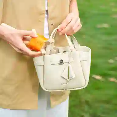 LA FESTIN Kite Series