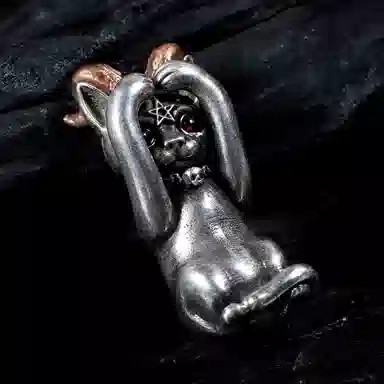 Baishu Black Ice Cat Necklace