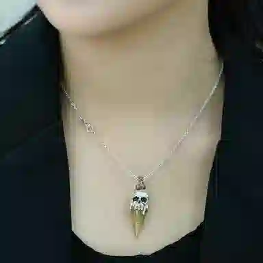 925