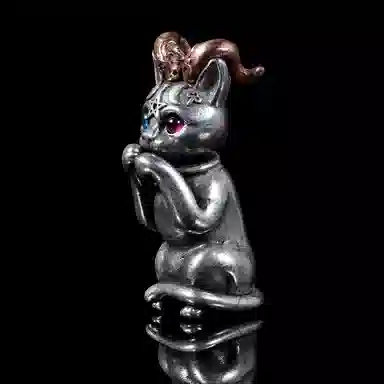 Baishu Black Ice Cat Necklace