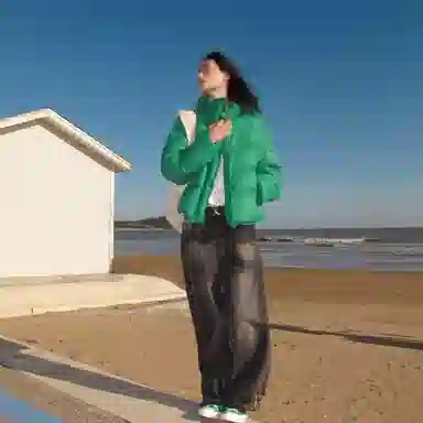 波司登 连帽纯色短款简约时尚羽绒服 女款