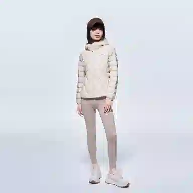 700