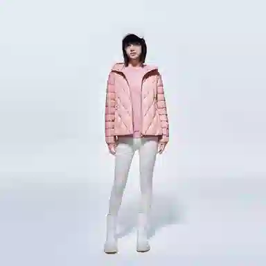 700
