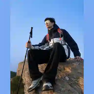 700