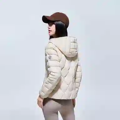 700