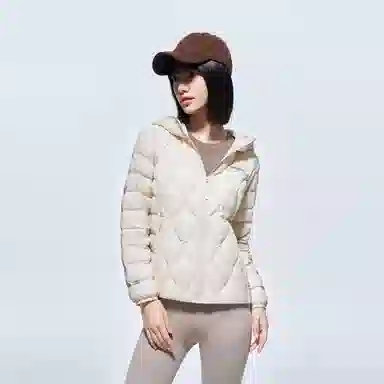 700