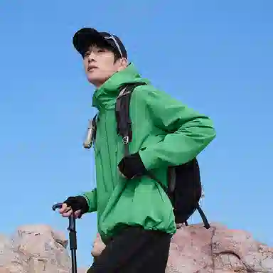 波司登  功能服饰系列 纯色拉链连帽轻薄通勤户外轻量软壳  防水防风耐磨透气防雨冲锋衣 男女同款