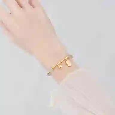 925