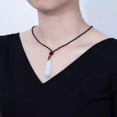 贝戈丽丝 简约百搭四季豆 本命年复古优雅气质福豆手工 其他 翡翠吊坠 男女同款情侣款 配黑绳链