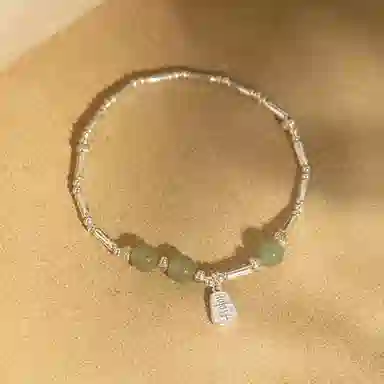 925