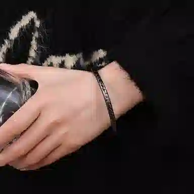 豫银 岁月篆刻 • 古风时光系列手工抛光纹理 钛合金 开口手镯 男款