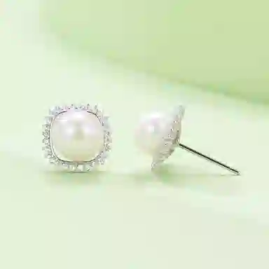 925
