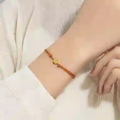 925