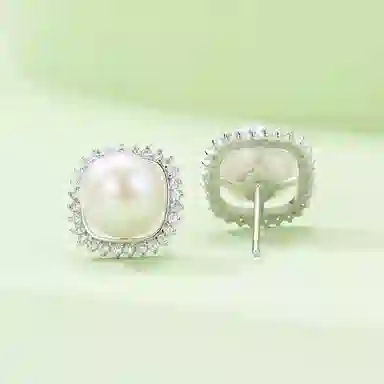 925