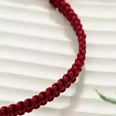 925