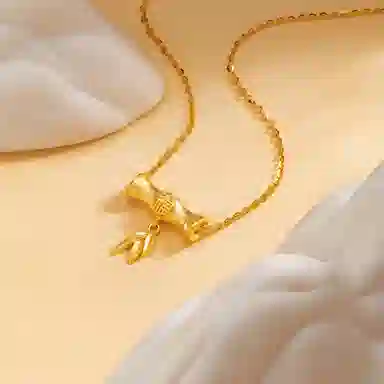 925