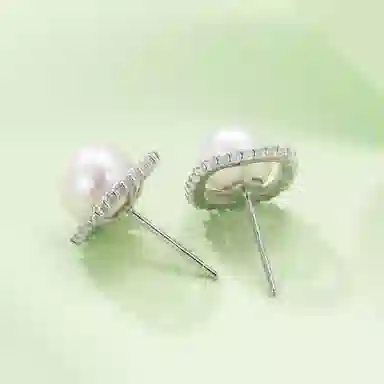 925