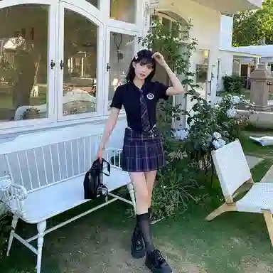 兔半眠 纯色徽章刺绣尖领短袖衬衫格纹半身裙制服套装 女款