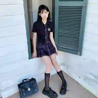 兔半眠 纯色徽章刺绣尖领短袖衬衫格纹半身裙制服套装 女款