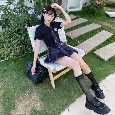 兔半眠 纯色徽章刺绣尖领短袖衬衫格纹半身裙制服套装 女款