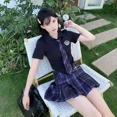 兔半眠 纯色徽章刺绣尖领短袖衬衫格纹半身裙制服套装 女款