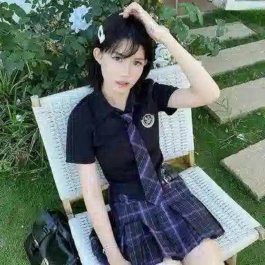 兔半眠 纯色徽章刺绣尖领短袖衬衫格纹半身裙制服套装 女款