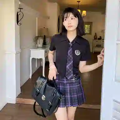 兔半眠 纯色徽章刺绣尖领短袖衬衫格纹半身裙制服套装 女款