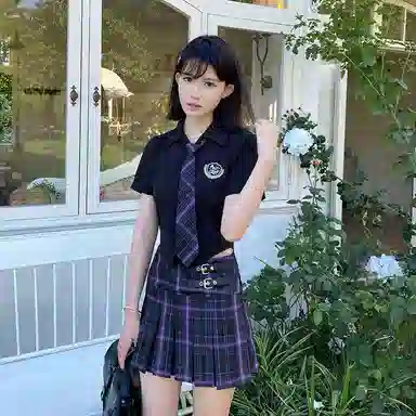 兔半眠 纯色徽章刺绣尖领短袖衬衫格纹半身裙制服套装 女款