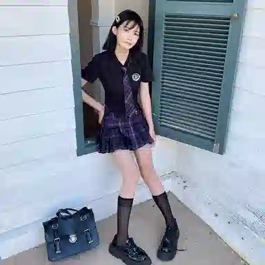 兔半眠 纯色徽章刺绣尖领短袖衬衫格纹半身裙制服套装 女款