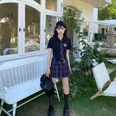 兔半眠 纯色徽章刺绣尖领短袖衬衫格纹半身裙制服套装 女款