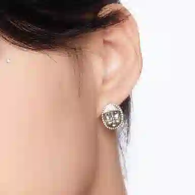 QUANDO Black Butterfly Asymmetric Earrings