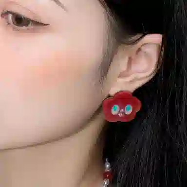 QUANDO Flower Moon Resin Earrings