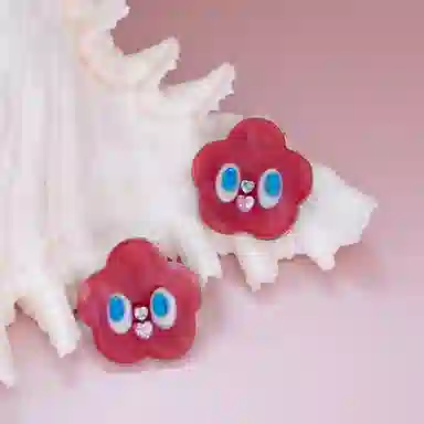 QUANDO Flower Moon Resin Earrings