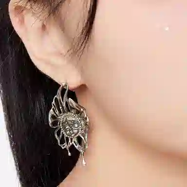 QUANDO Black Butterfly Asymmetric Earrings