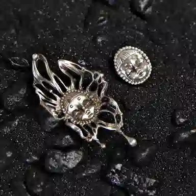 QUANDO Black Butterfly Asymmetric Earrings