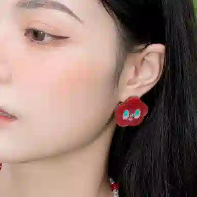 QUANDO Flower Moon Resin Earrings