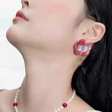 QUANDO Flower Moon Resin Earrings