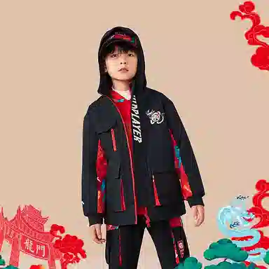 安踏儿童 新年款 初登龙门 拼色摇粒绒连帽运动保暖夹克 儿童款 梦幻黑