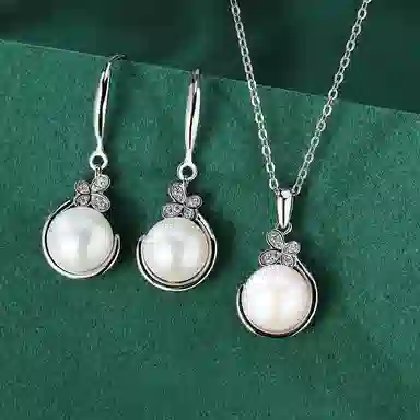 幸囍礼 【点赞收藏赠】法式蝶恋花设计 灵动蝴蝶套装轻盈小众设计 甜美气质轻奢时尚高级感 淡水珍珠 项链 男女同款情侣款