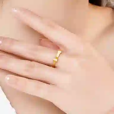 999