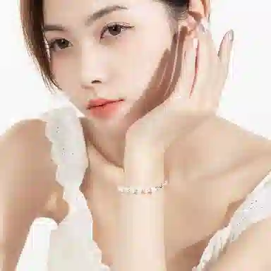 925