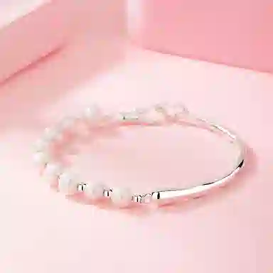 925