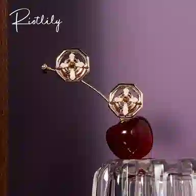 RiotLILY