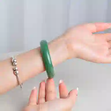 世存 新中式碧绿油润质感 东陵玉 玉石手镯 女款