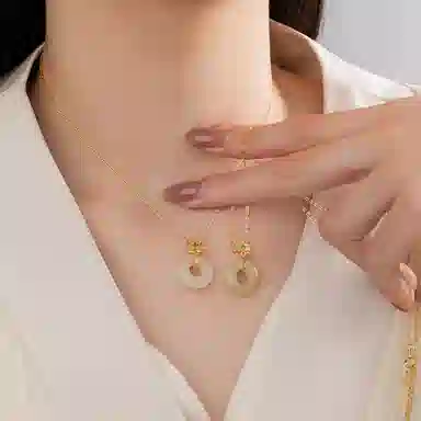 陌阡雪 【 步步生莲 莲生祥安】 新中式花朵平安扣闺蜜款可调节锁骨链小众设计#好运 项链 白玉 女款