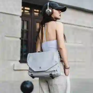 GYXX Messenger Bag Black/White