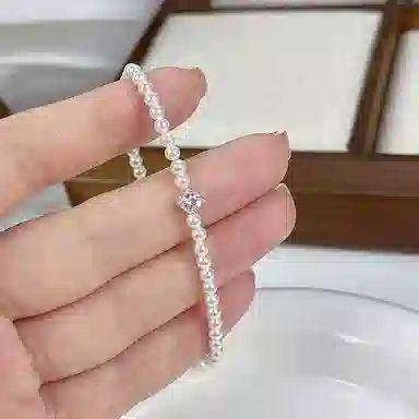 925