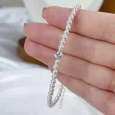 925