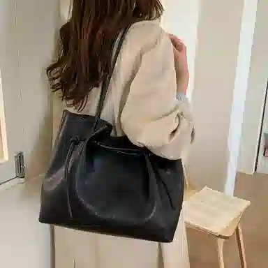 RIVMIND Tote PU
