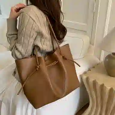 RIVMIND Tote PU